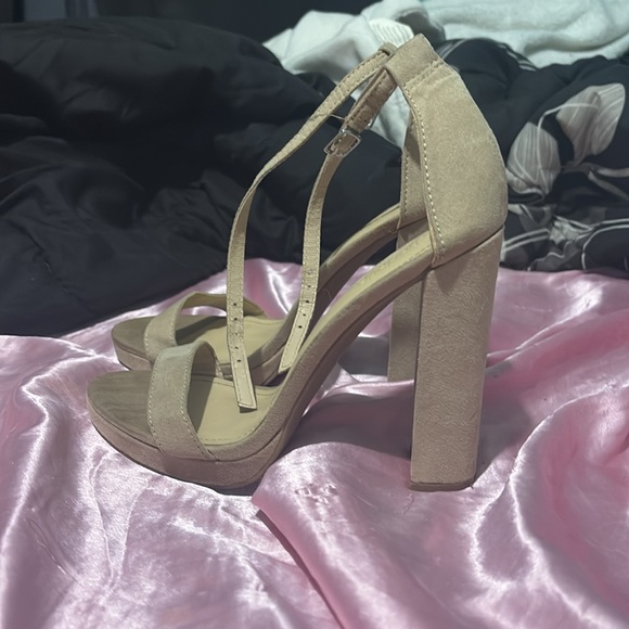 Heels - Picture 2 of 3